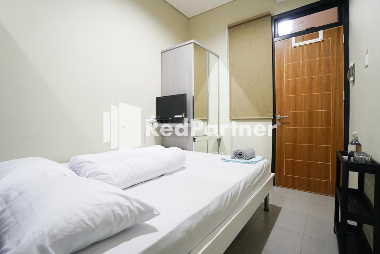 Tomang Gelong Syariah Mitra Reddoorz Jakarta