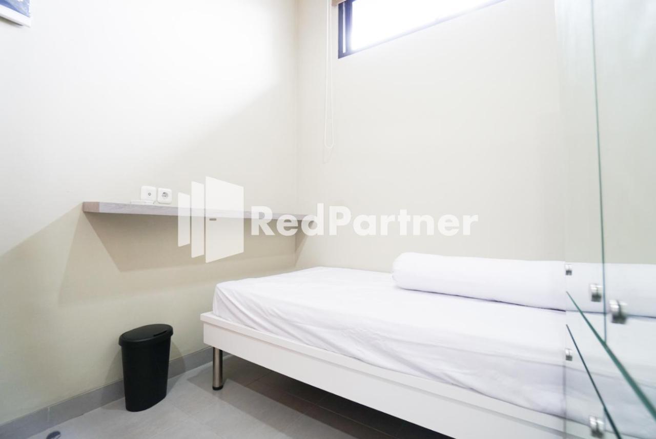 Tomang Gelong Syariah Mitra Reddoorz Hotel Jakarta