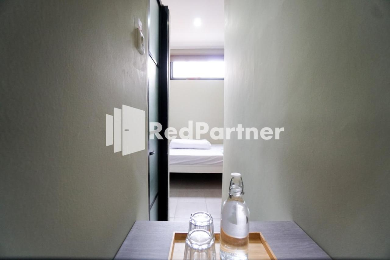 Tomang Gelong Syariah Mitra Reddoorz Hotel Jakarta