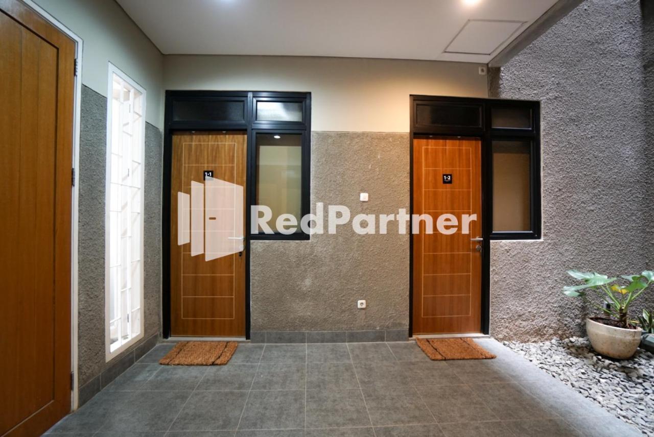 Tomang Gelong Syariah Mitra Reddoorz Hotel