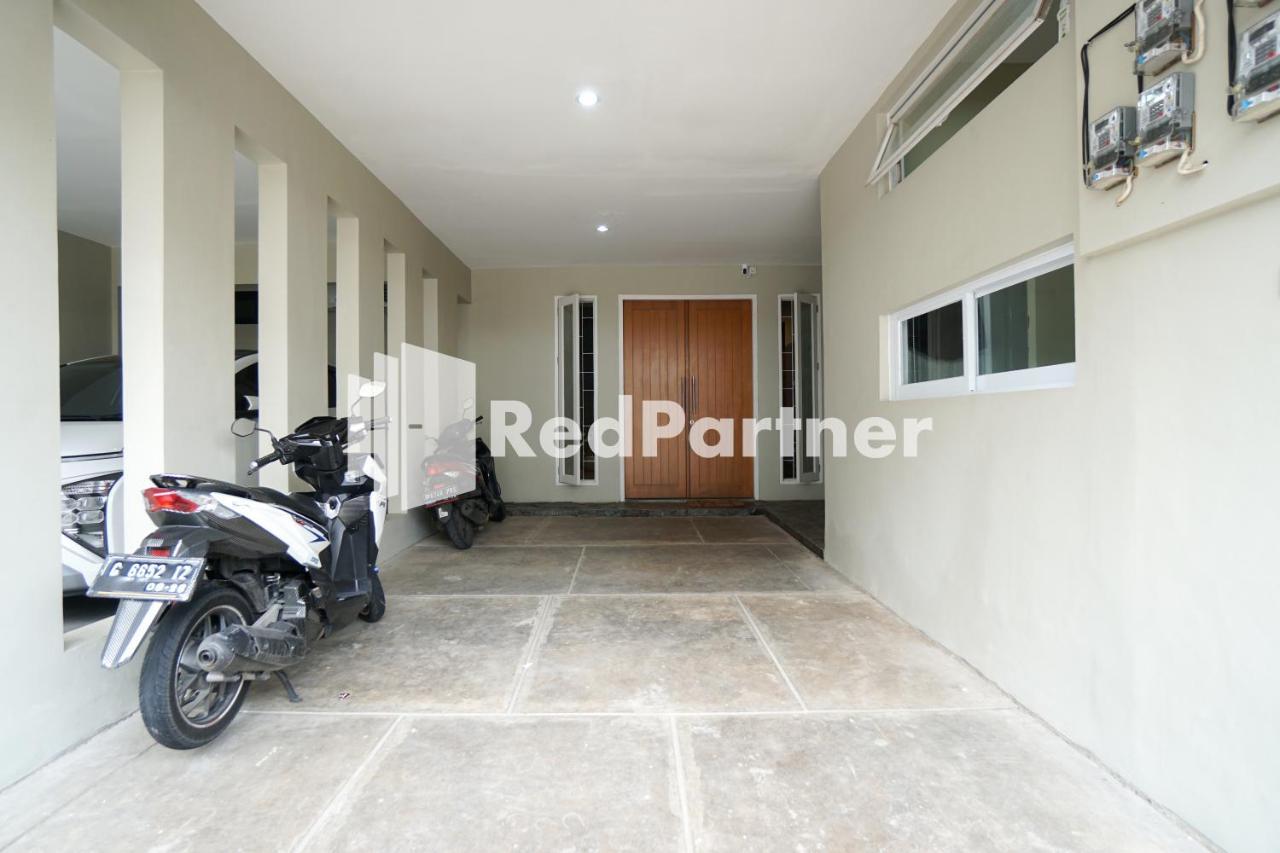 Hotel Tomang Gelong Syariah Mitra Reddoorz Jakarta