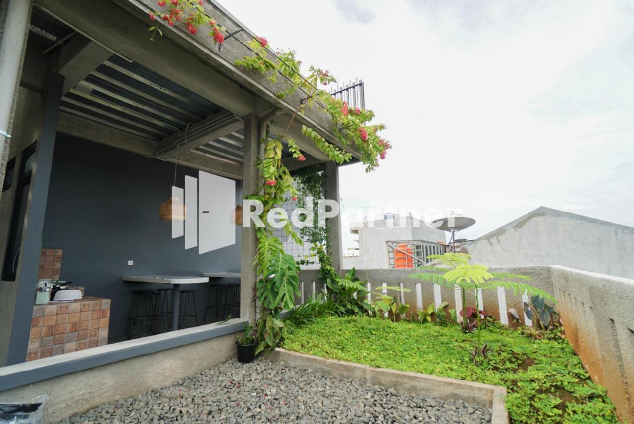 Hotel Tomang Gelong Syariah Mitra Reddoorz Jakarta